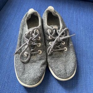 Women’s size 9 Allbirds